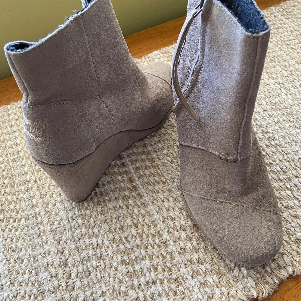 Boots - Picture 1 of 2
